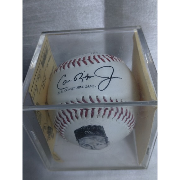 Cal Ripken Jr Ironman Commemorative Baseball with Facsimile Signature In Case. - Picture 3 of 6